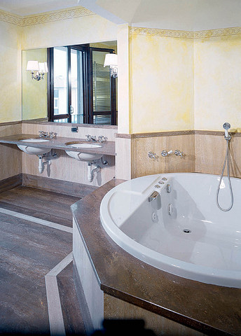 Bespoke Carrara Marble Installations