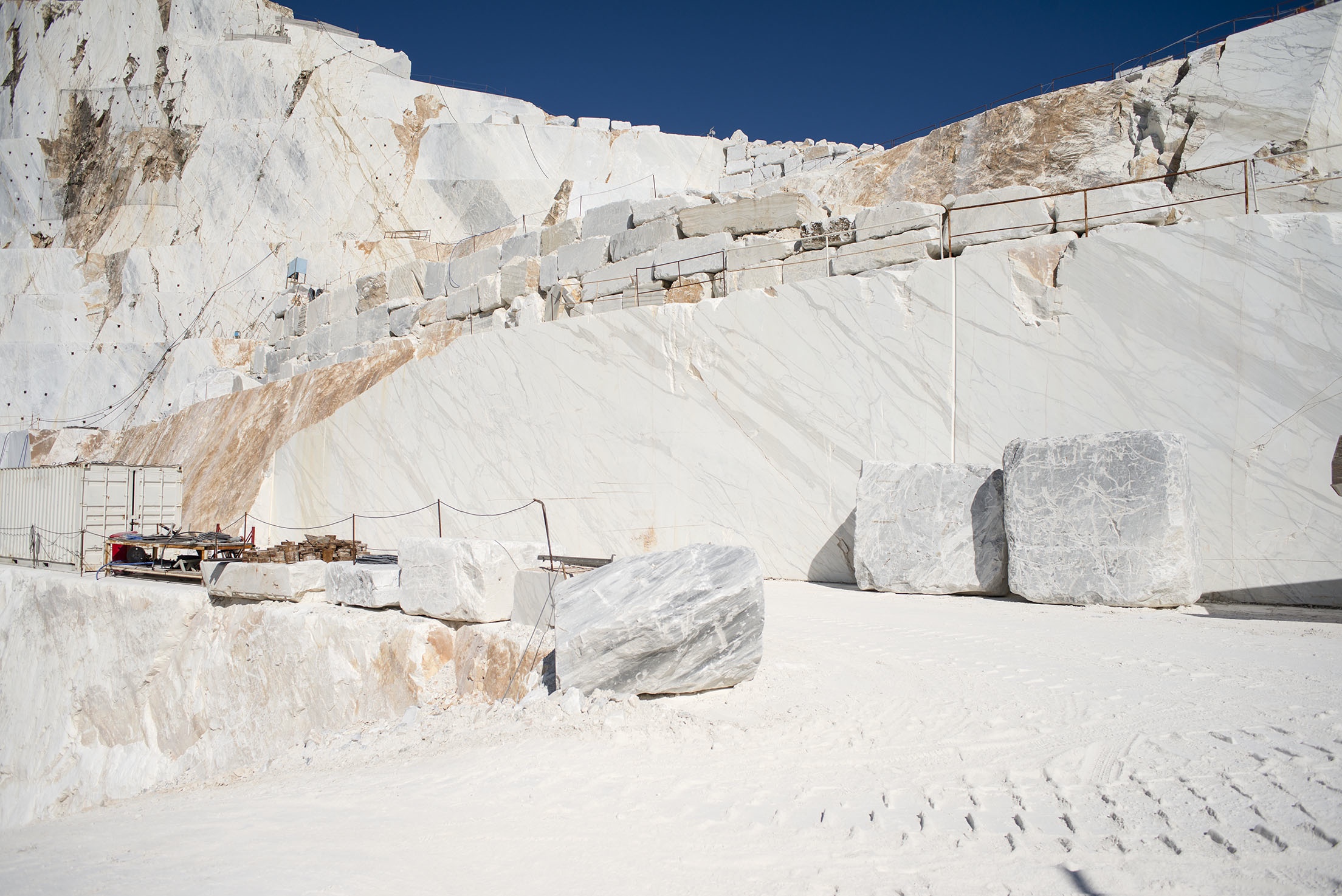 Statuario marble origin - Authentic extraction and raw blocks from Apuan Alps quarries. - Marmi di Carrara since 1956 Italy