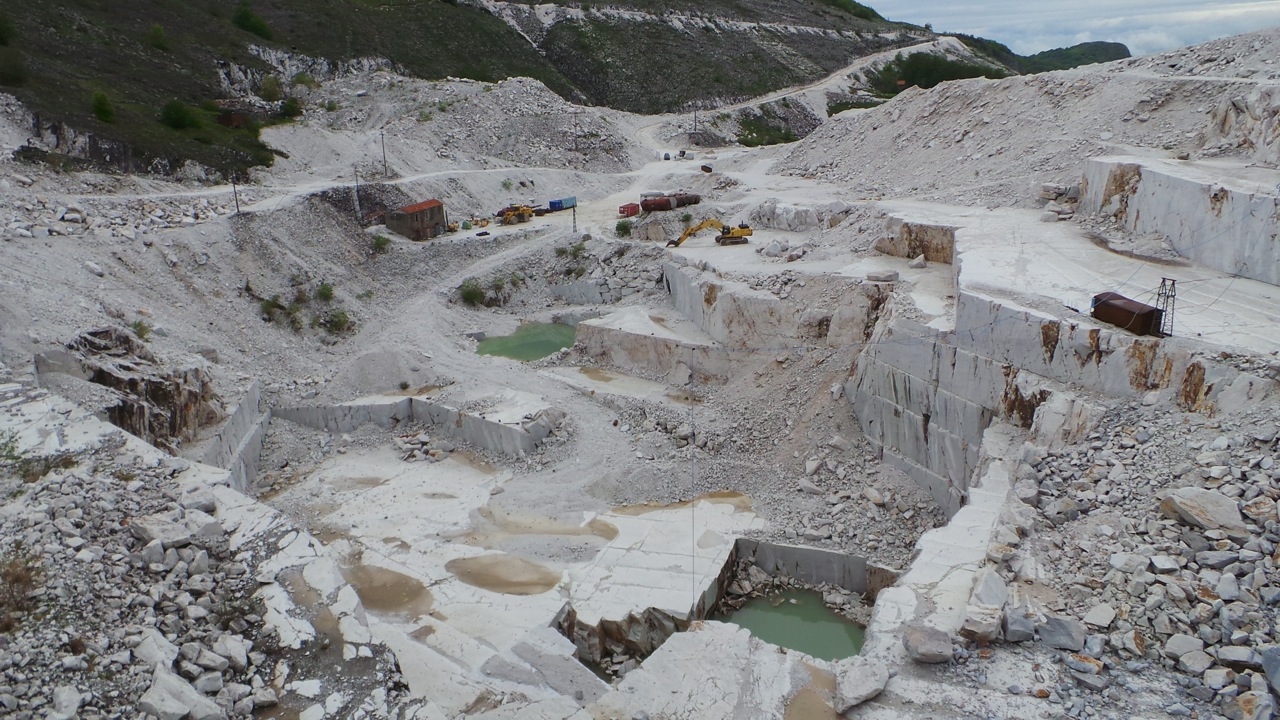 Bespoke Carrara Marble Installations