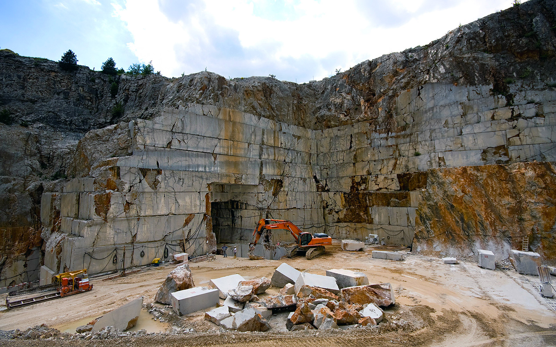 Bespoke Carrara Marble Installations