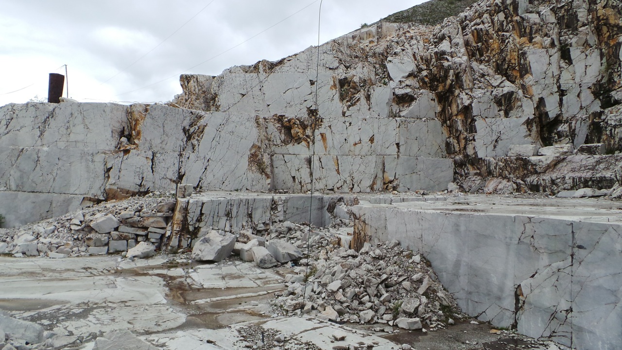 Bespoke Carrara Marble Installations