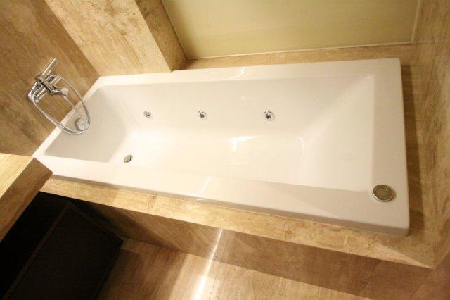 Bespoke Carrara Marble Installations