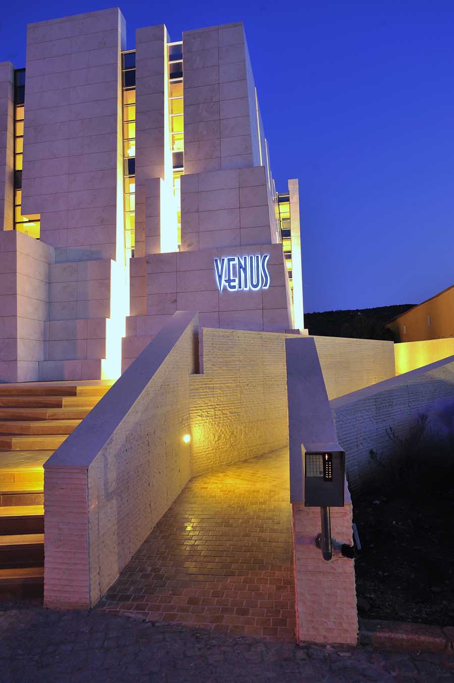 Bespoke Carrara Marble Installations