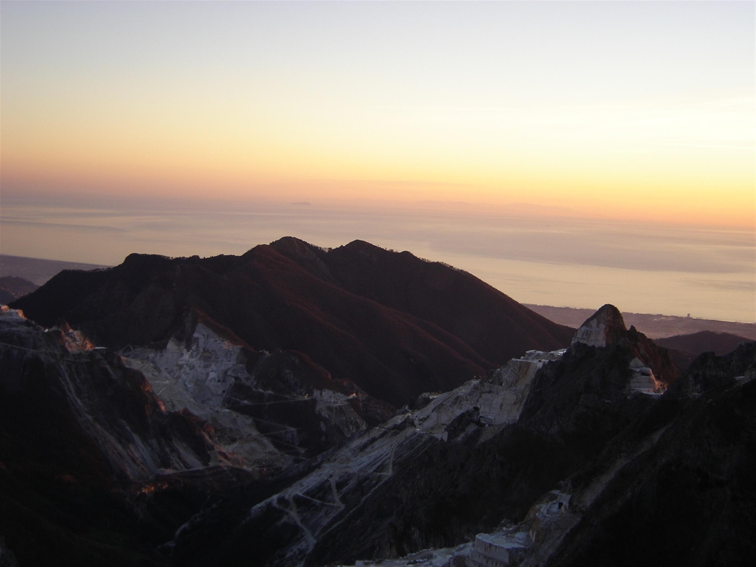 Bespoke Carrara Marble Installations